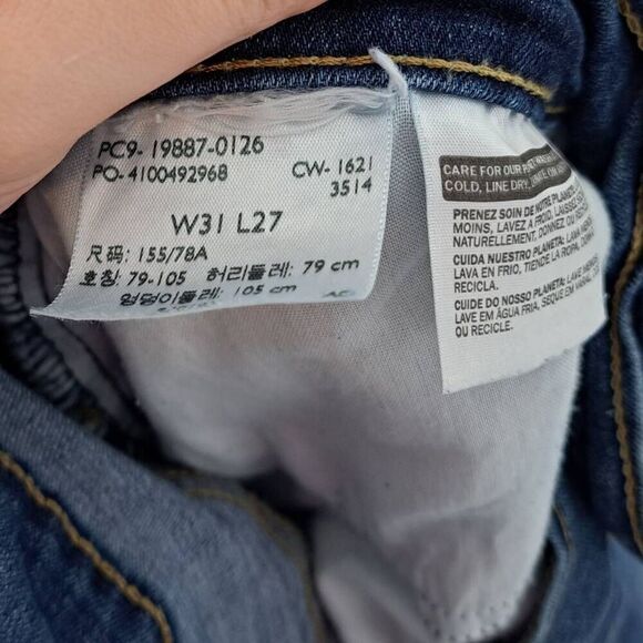 Levi's Women's Boyfriend Mid Rise Jeans size 31 - Picture 6 of 6